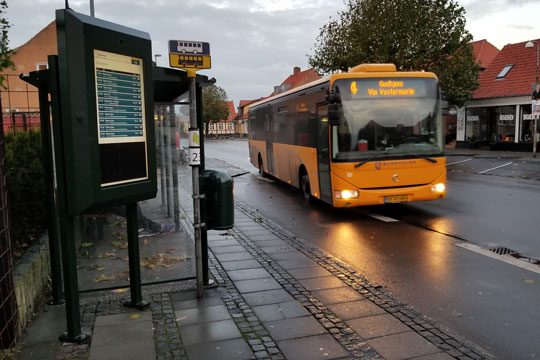 Drenge skar buss�der i stykker