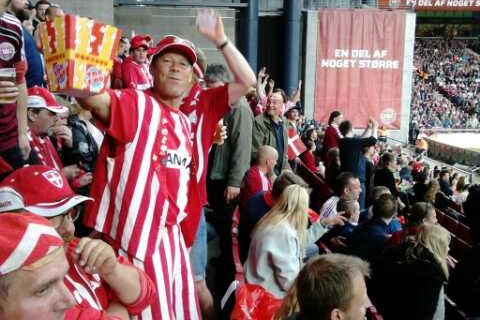 Roligans drager til landskamp