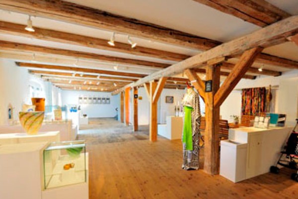 Dramatisk udstilling i Gr�nbechs G�rd