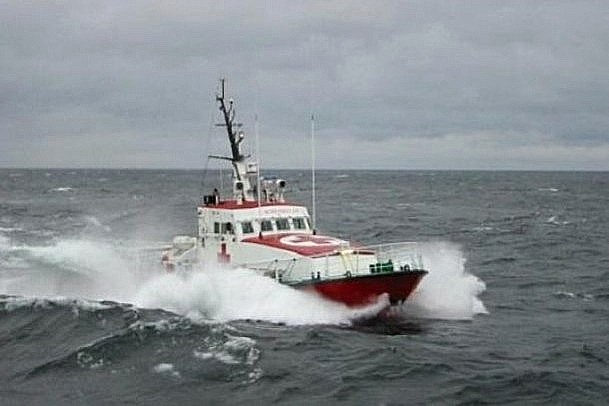 Redningsfolk m�tte hj�lpe to b�de