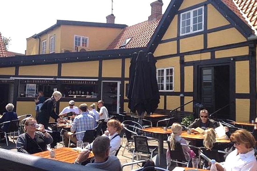 V�kst hos Cafe Klint i Gudhjem