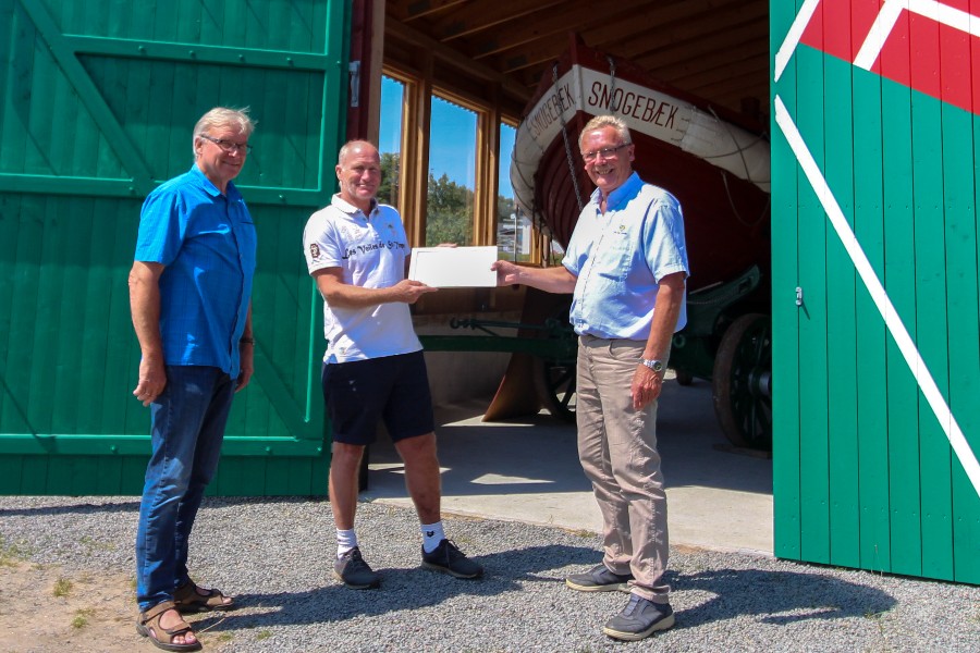 H�ndsr�kning til Snogeb�ks redningsb�d