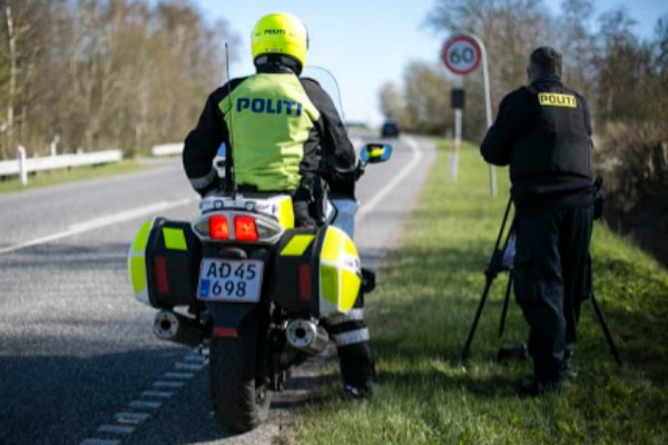 Ni fartbilister afsløret i Rø