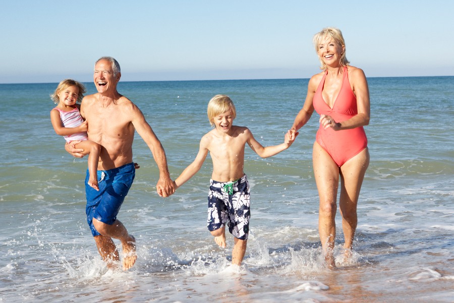 Gr�ntsager letter vejen i badedragten