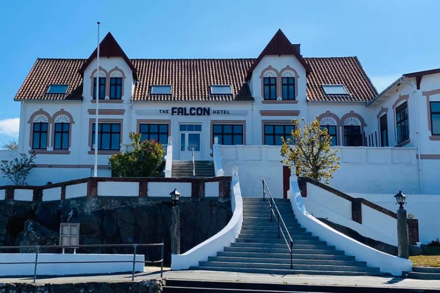 The Falcon Hotel tror p� overskud i �r