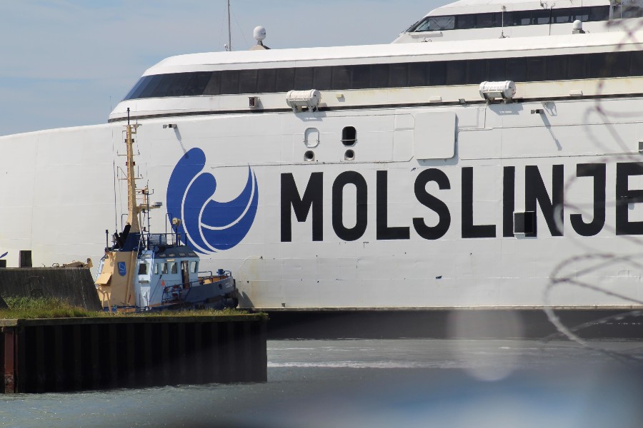 Hurtigf�rge m�tte skubbes til kaj