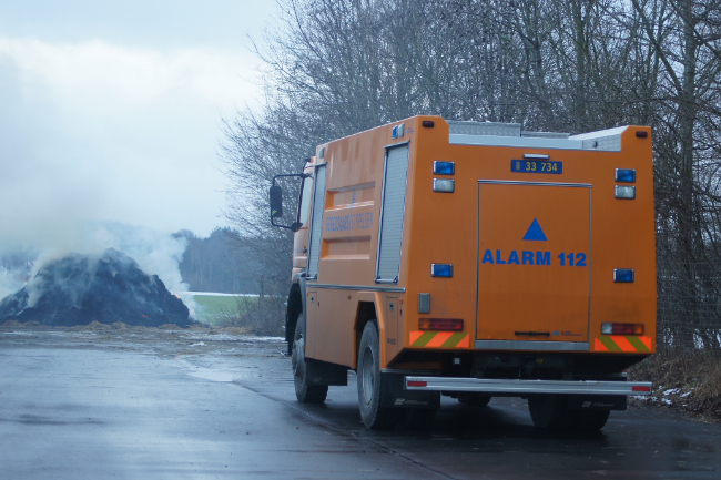 Brand i halm ved varmev�rk