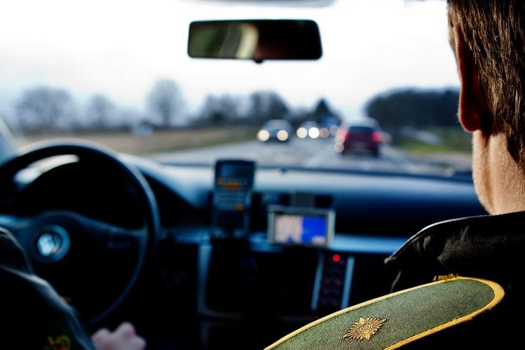 Bilist brugte mobiltelefon