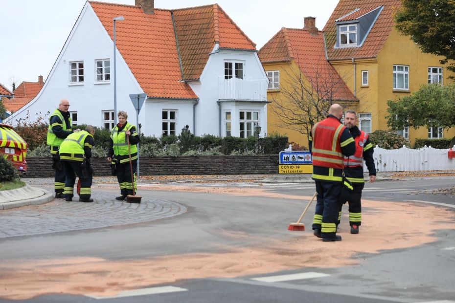 Oliespild i rundk�rsel i R�nne