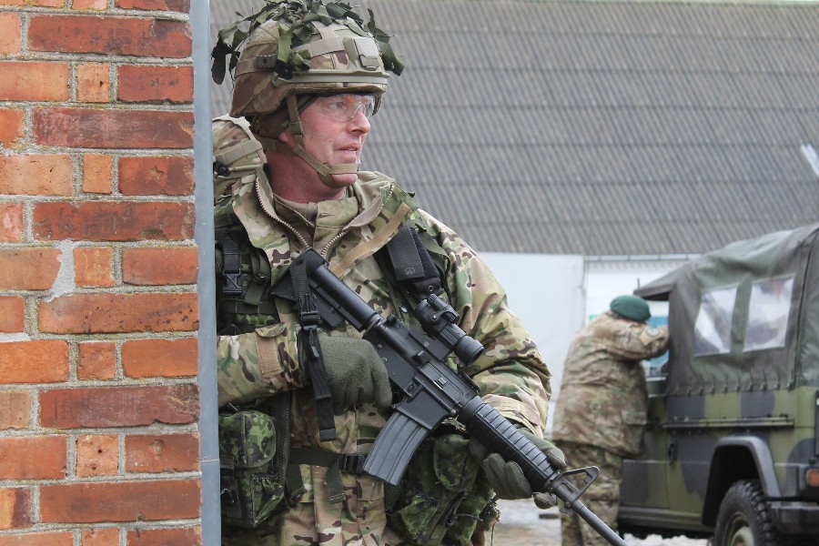 V�rnepligtige bevogter lufthavnen