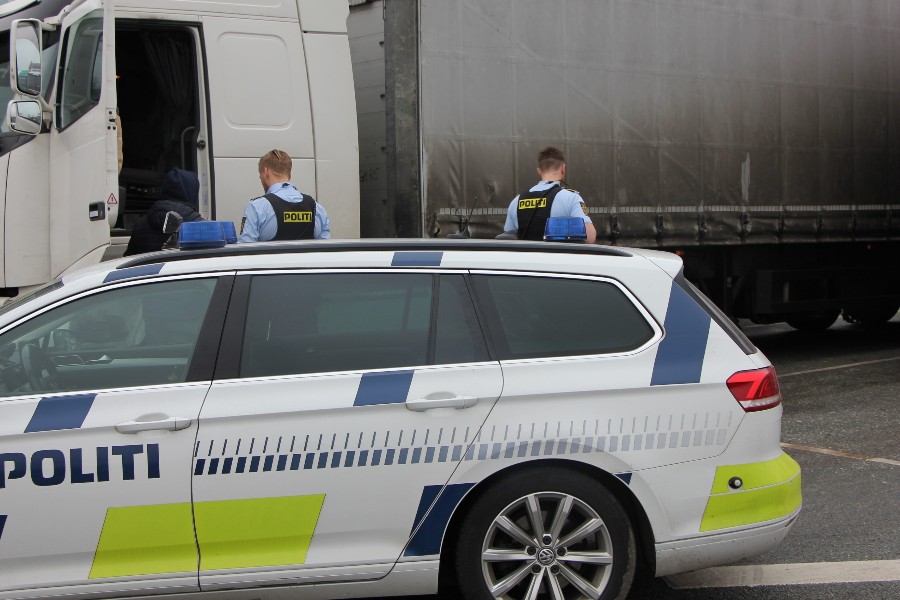 Lastbil k�rte med overl�s