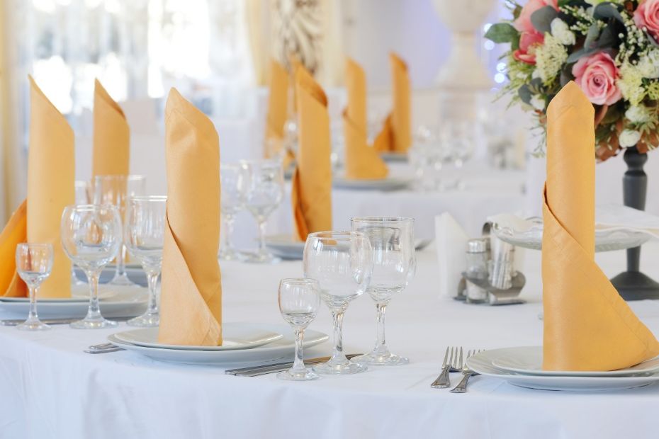 Bestyrer af festlokale stopper