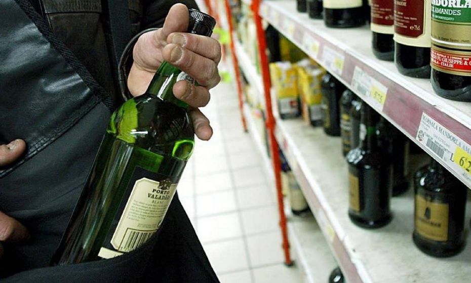 Flere borgere sigtet for tyverier