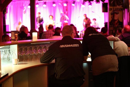 Musikhuzet holder lukket m�neden ud