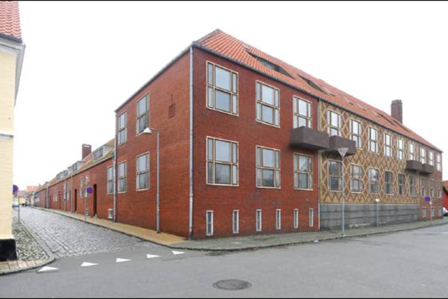 Boliger i tidligere gymnasium f�r altaner