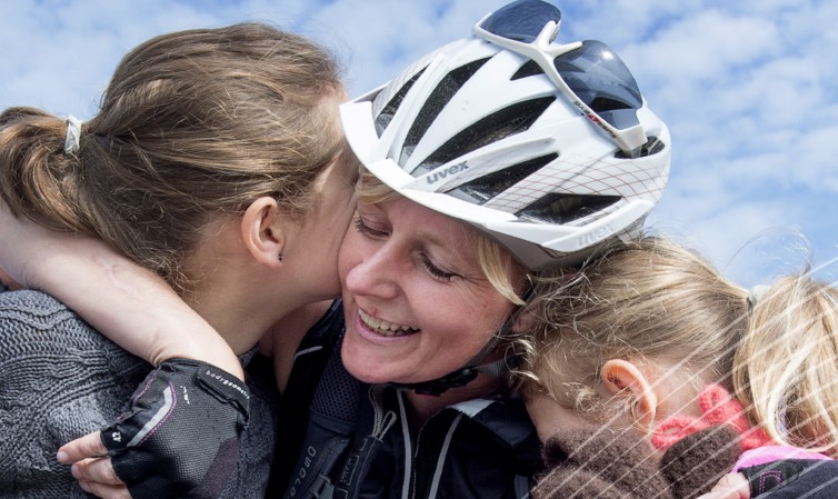 Find udend�rs idr�t og motion i samlet katalog