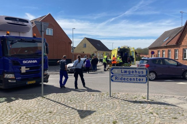 Chauff�r p�k�rte bil i Aakirkeby