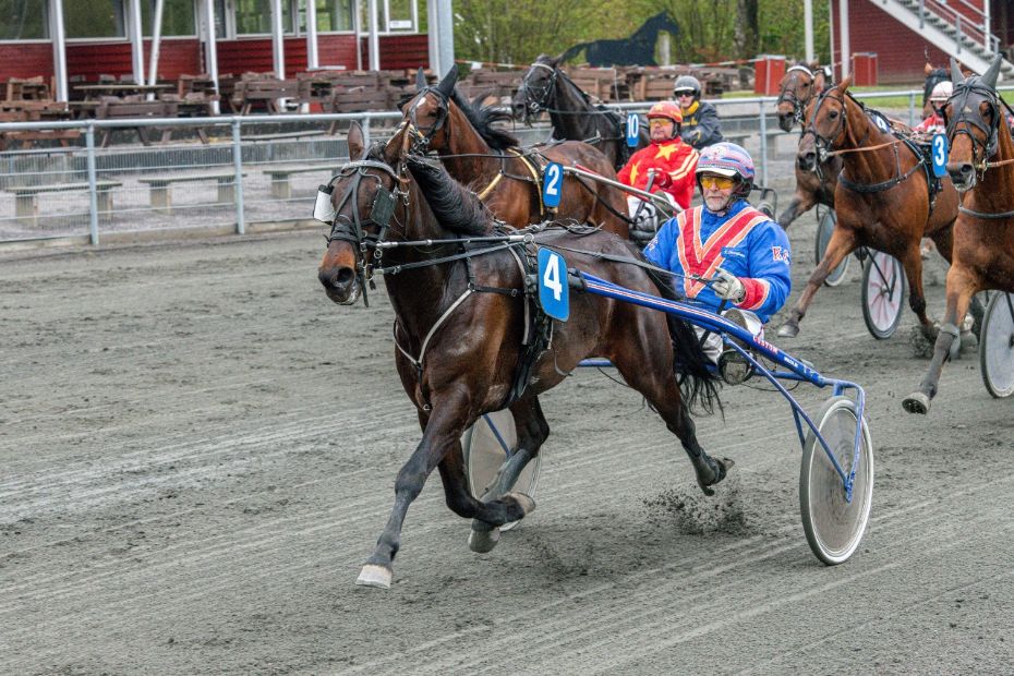 Lise Henriksen forts�tter mod tops�son