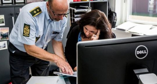 Kvinde sigtet for bedrageri: L�j om graviditet