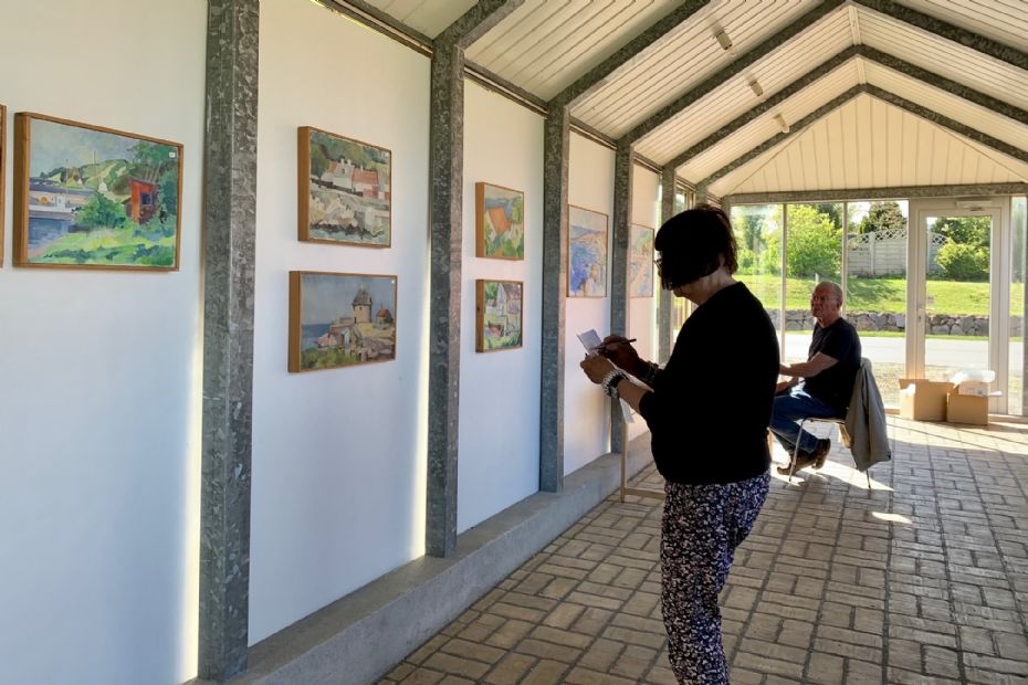 Malerier fra Cuba udstilles i Gudhjem