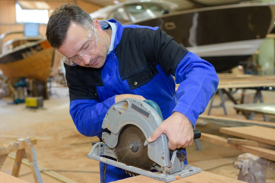 Underskud hos skibs- og b�debyggeri