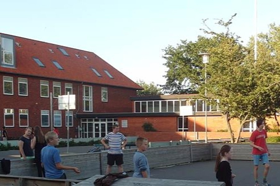 Stort budgetskred p� skoles legeplads