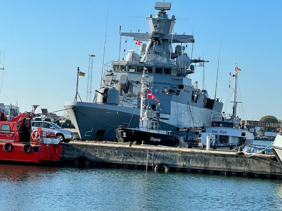 Tysk korvet g�ster R�nne Havn