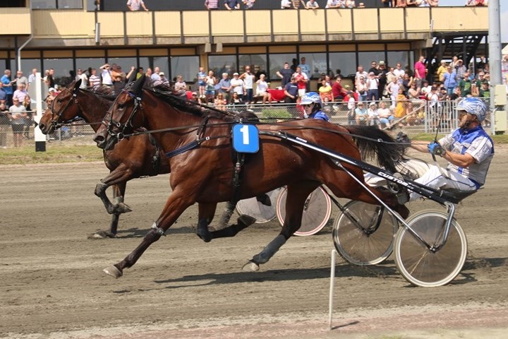 Far og s�n begge p� vinderpladsen