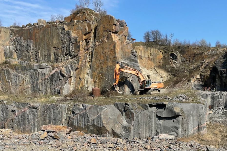 Granitfirma samler al aktivitet p� Bornholm