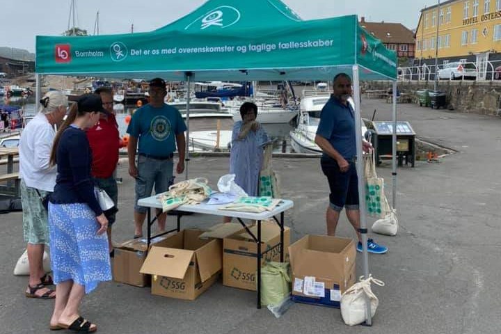 Fagbev�gelsen uddeler strandposer