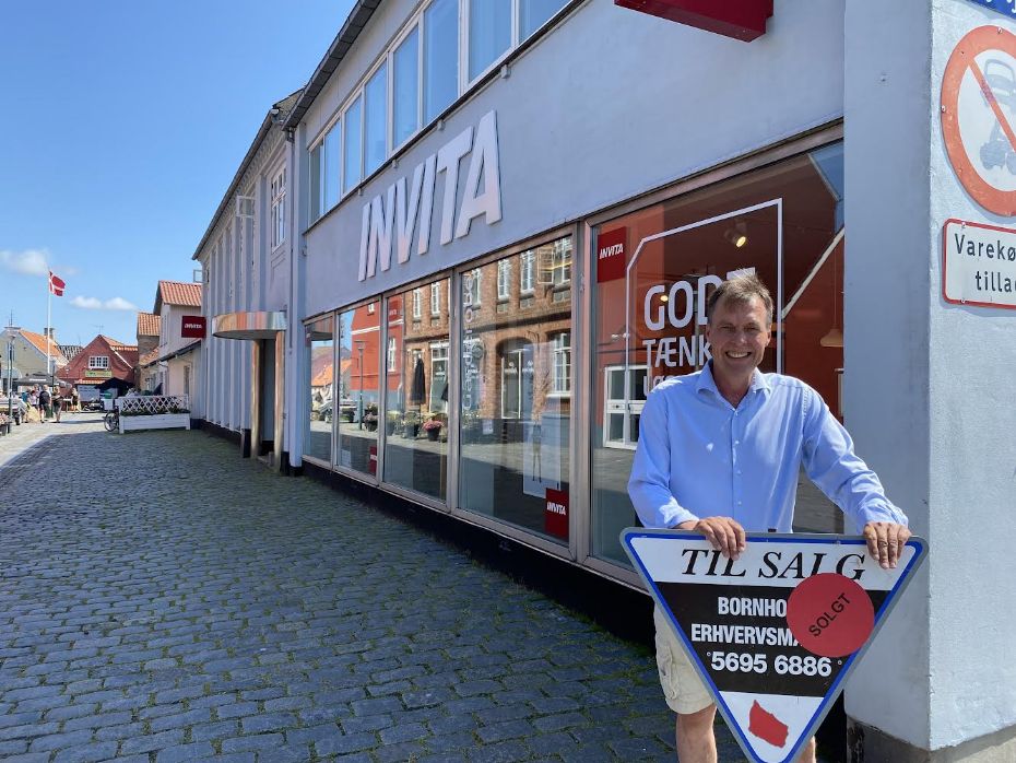 Markant ejendom midt i Aakirkeby solgt