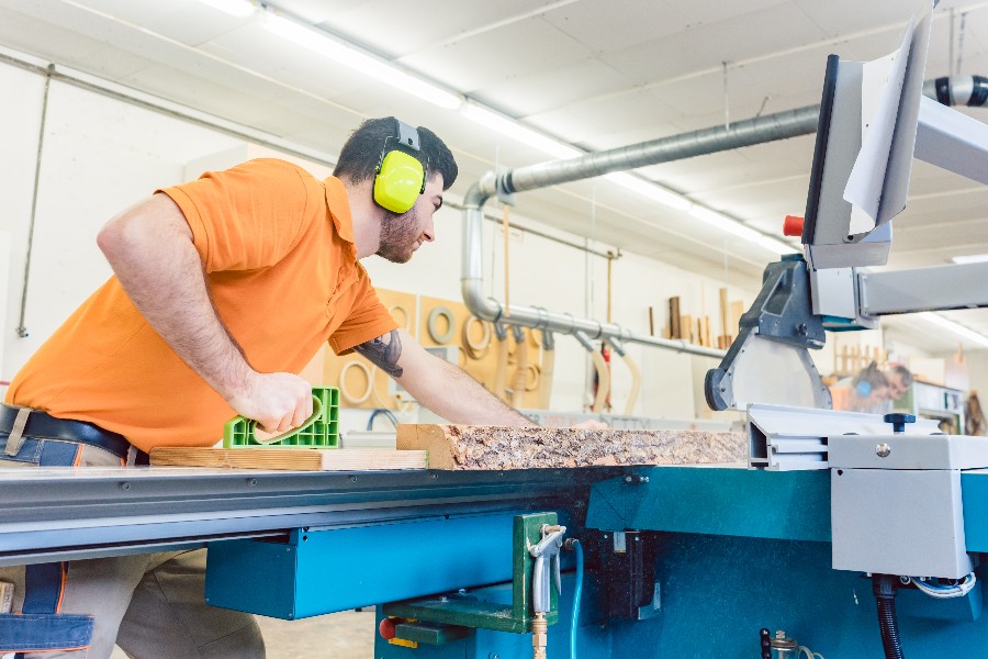 Overskud hos snedkeri i �stermarie