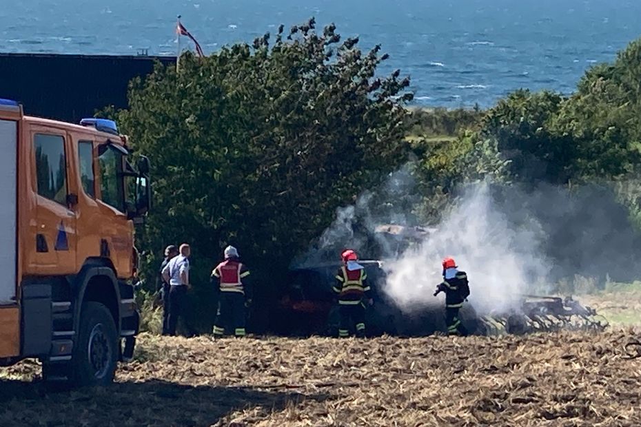 Traktor i brand p� mark i Teglk�s