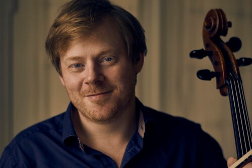 Unge talenter stemmer celloer i Svaneke