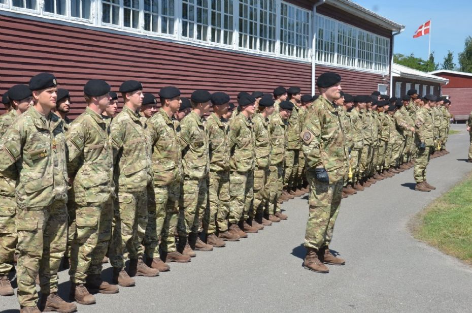 Chefskifte markeres med parade