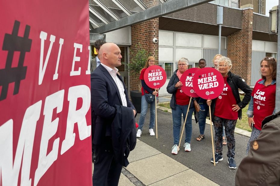 Regionsr�dets formand m�dt af utilfredse sygeplejersker