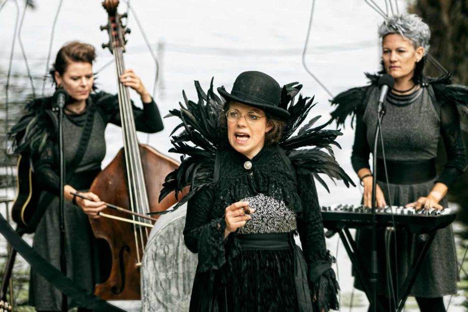 Teaterstykke om us�dvanlig kvinde