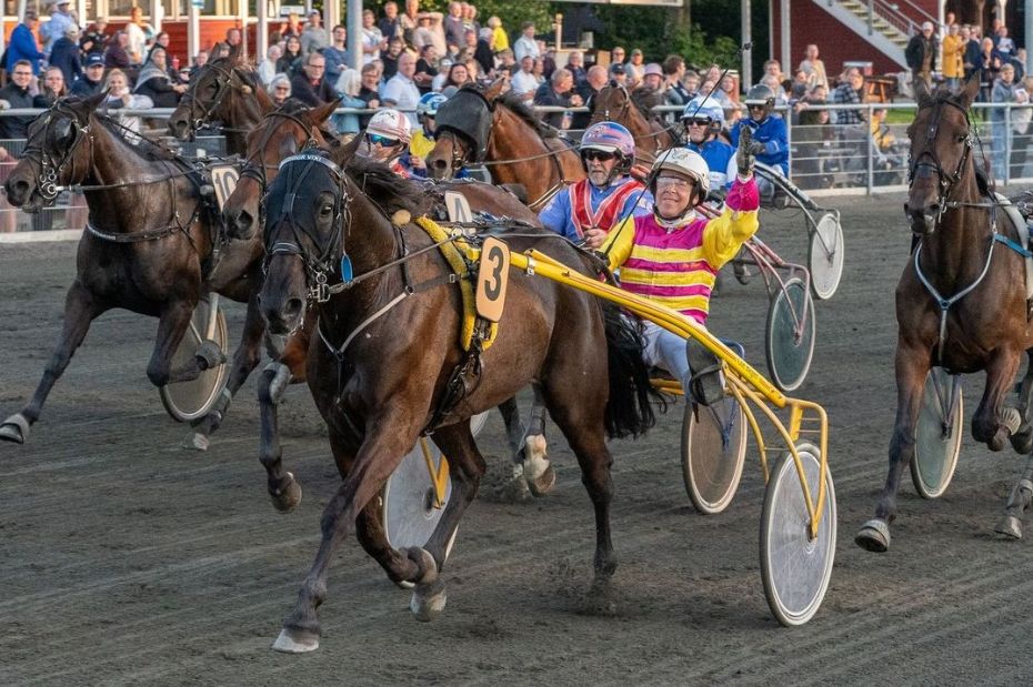 F�rste s�sonsejr til to veteraner