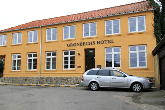 Gr�nbechs Hotel i Allinge s�ttes til salg
