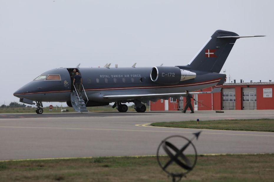 Fly fra Forsvaret m�tte sikkerhedslande