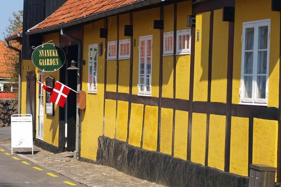 Over 1.000 bes�gte stor kunstudstilling