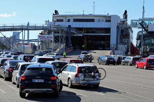 F�rre passagerer og biler p� Ystadruten