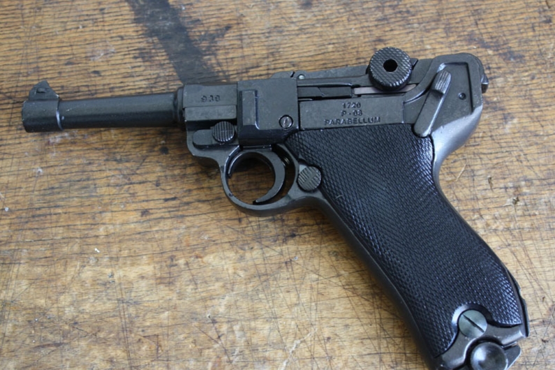 Fandt pistol i hus i Svaneke