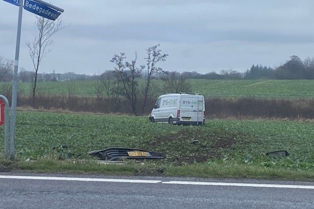 F�rer af firmabil forsvandt efter uheld