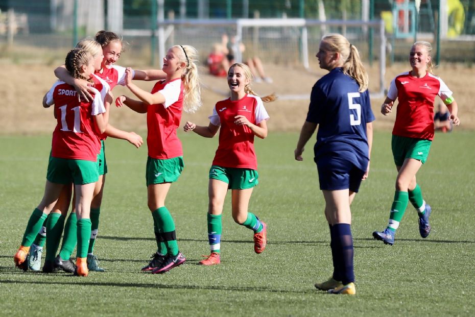 Elite Pigerne sikkert i front