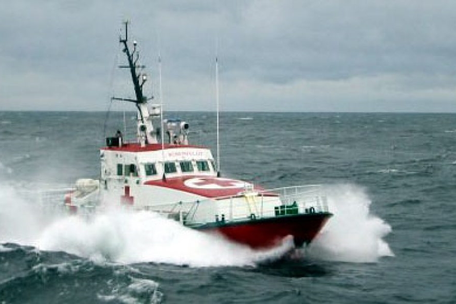 Fiskekutter måtte bugseres i havn