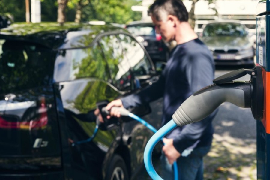 Privat operat�r vil opstille ladestandere