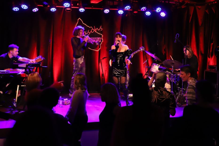 Fortryllende koncert i Raschs Pakhuz