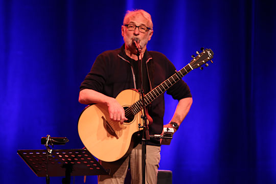 Niels Hausgaards koncerter flyttes endnu engang