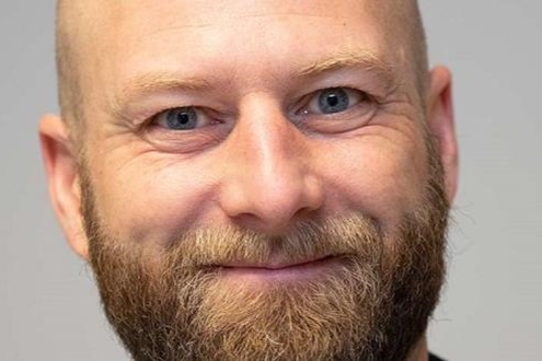 Kommunal direkt�r fritaget for tjeneste